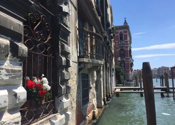Grand Canal Palace With Lift