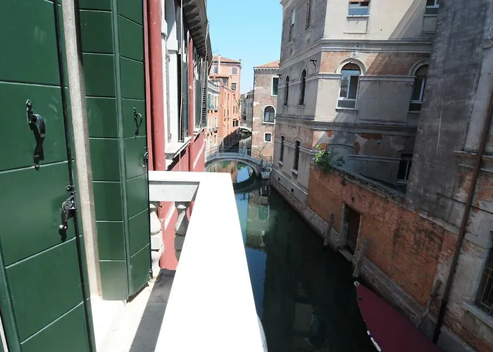 Sunny Canal A/C Wifi