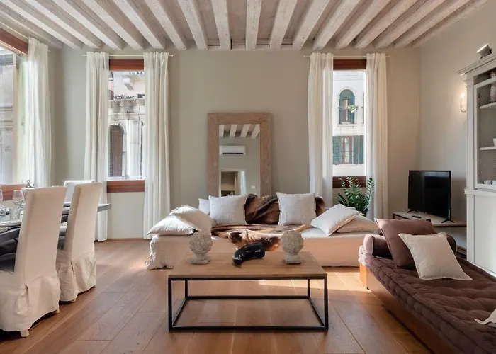 Bridge Of Sighs Luxurious Apartment
