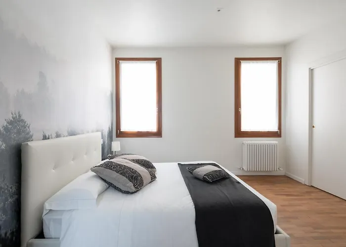 Apartments In San Marco With Canal View By Wonderful Italy