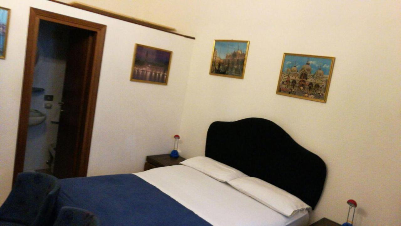 Alloggi Scala Del Bovolo 3*