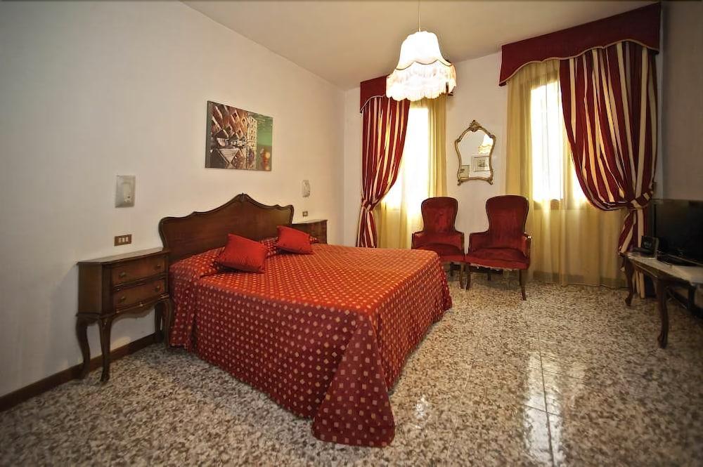 Fontana Hotel Venise