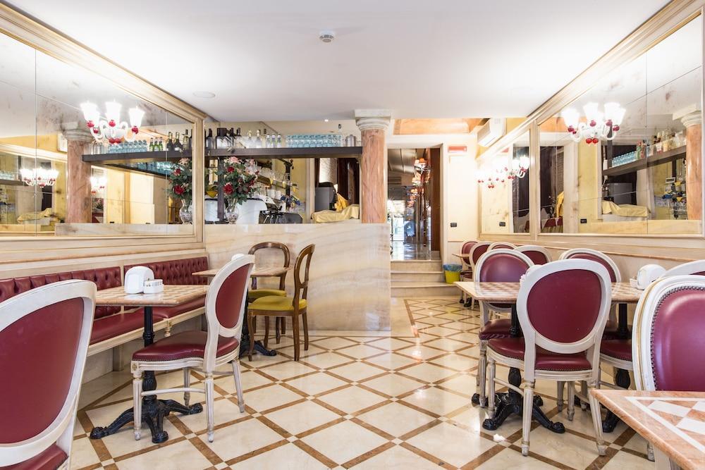 Alcyone Hotel