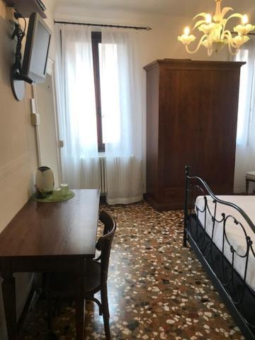 Al Teatro With Canal View Couette-café Venise