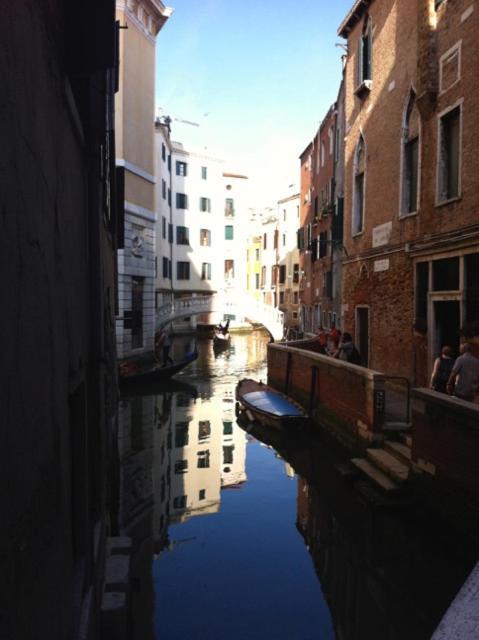 Al Teatro With Canal View Couette-café