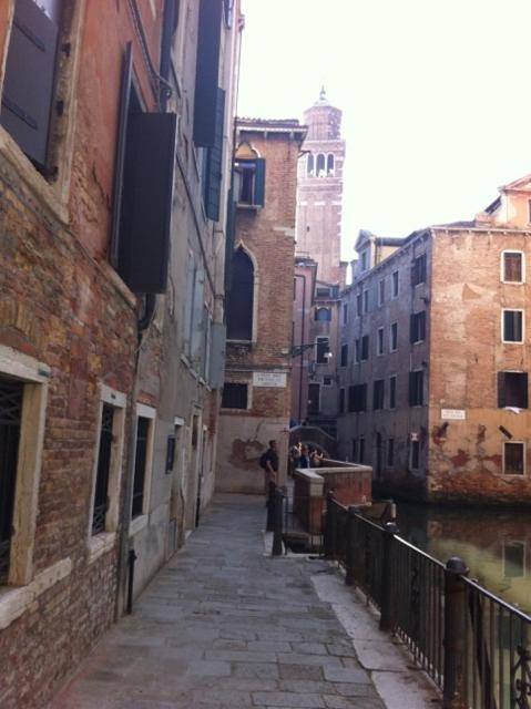 Al Teatro With Canal View Couette-café