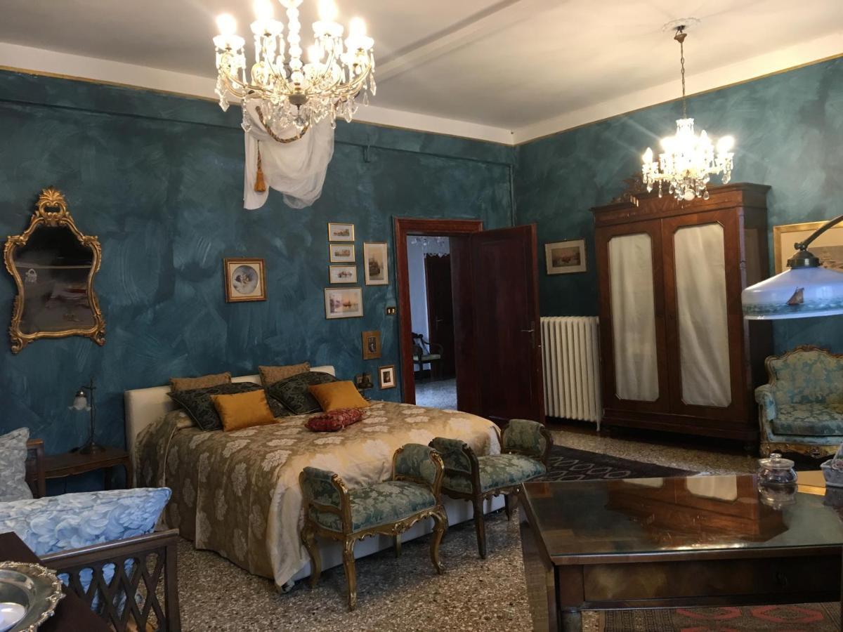 La D'ella *