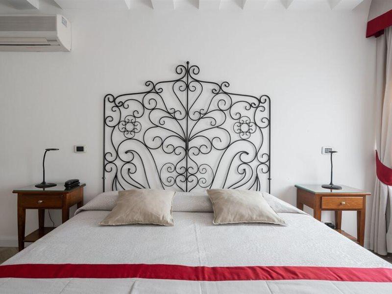 Antigo Trovatore Hotel