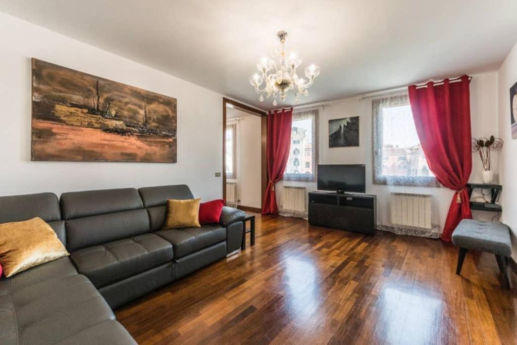 Apartment Rialto With Canal Grande View