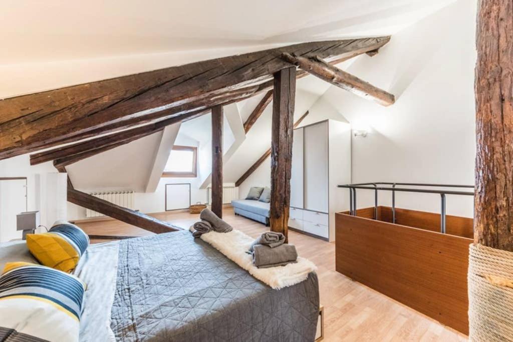 Rialto With Canal Grande View Apartment