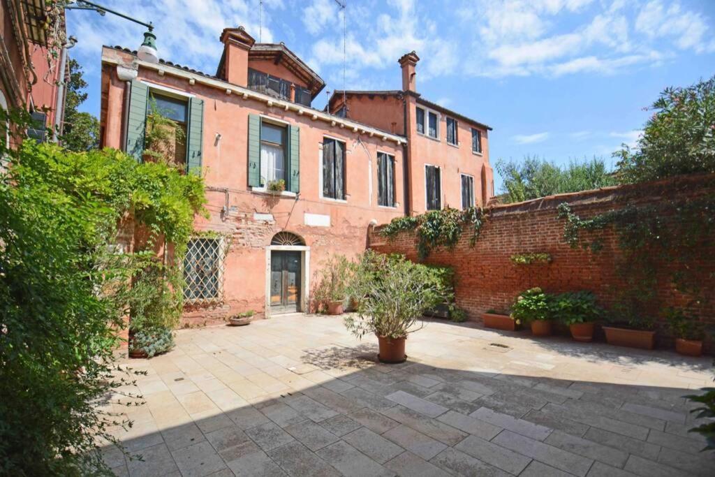 Zattere Close To Guggenheim * Venezia