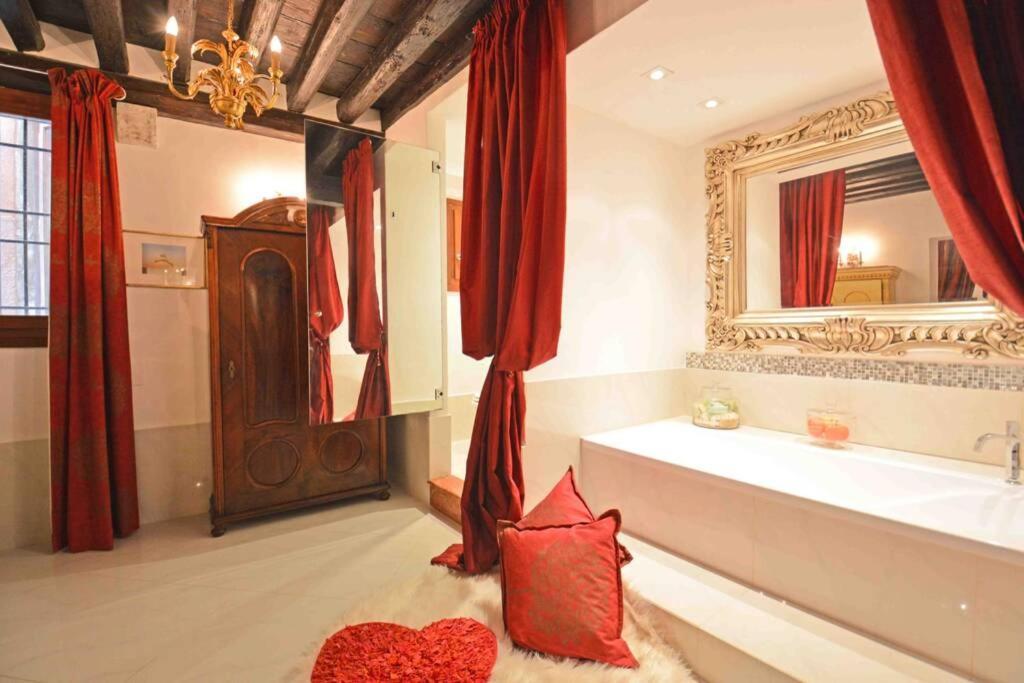 Zattere Close To Guggenheim * Venezia