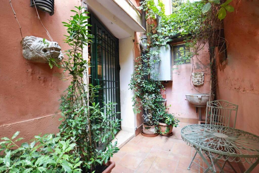 Zattere Close To Guggenheim Venezia