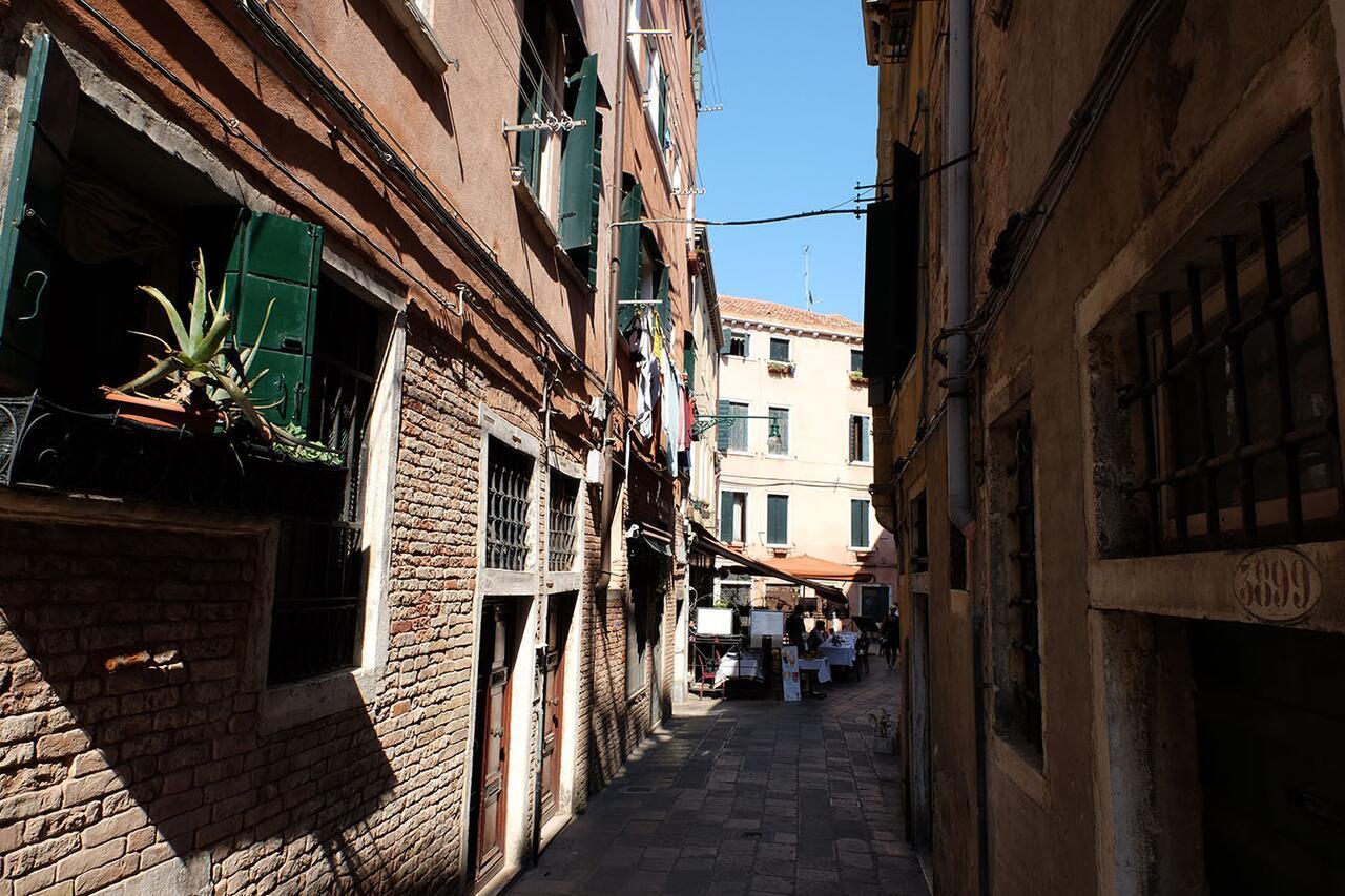 Al Piano - Away From Venezia