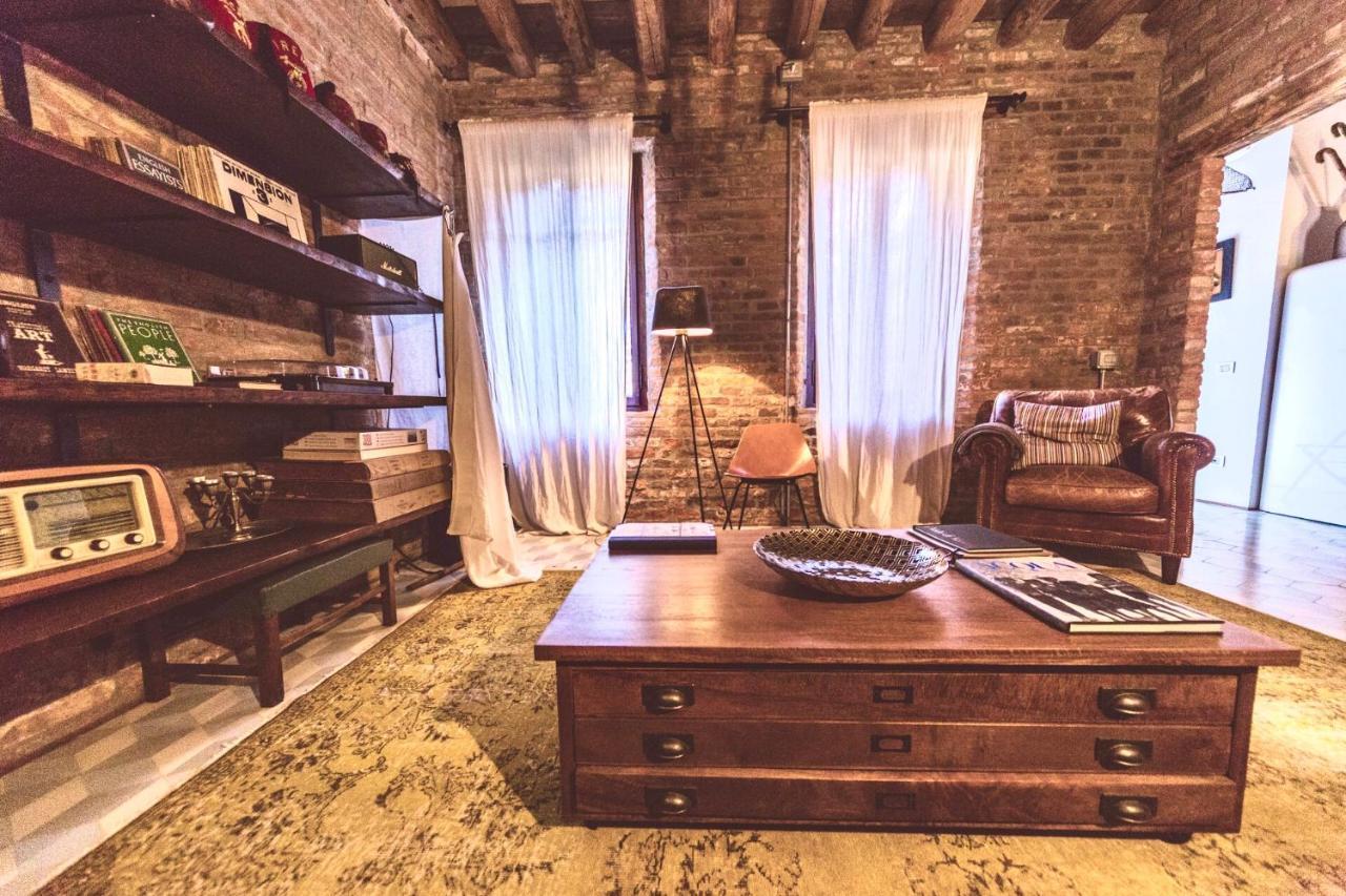 Il Buco Della Suora Venise