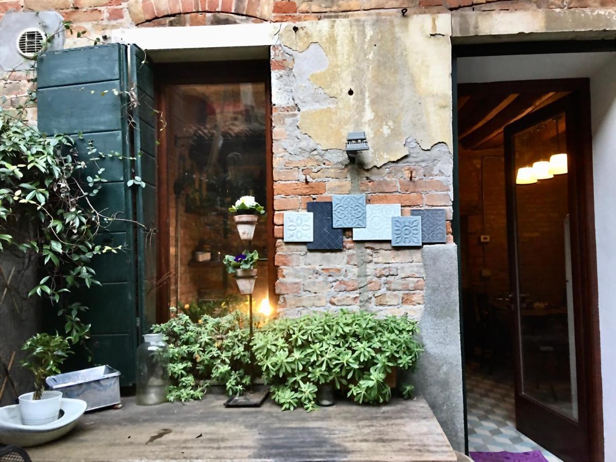 Il Buco Della Suora * Venise
