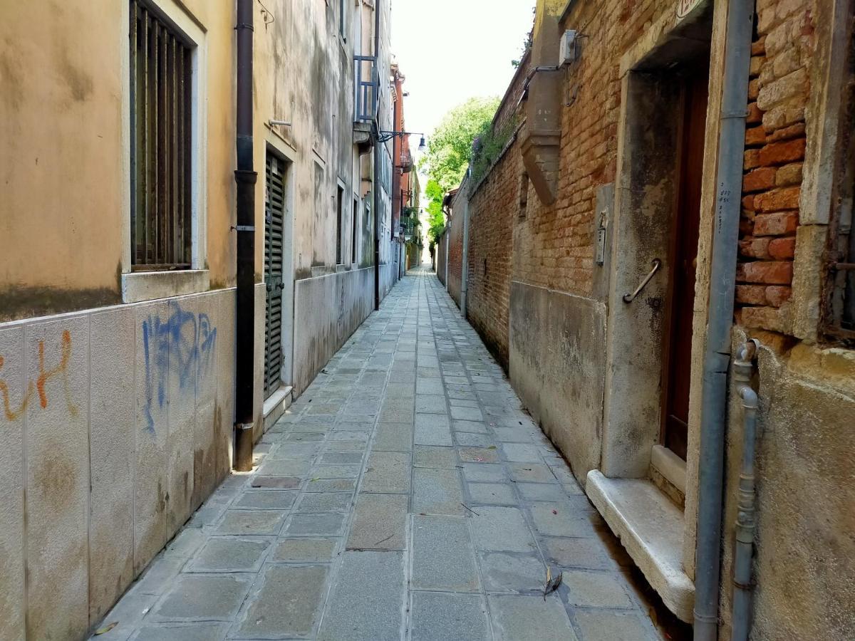 Biennale Near San Marco * Venetië