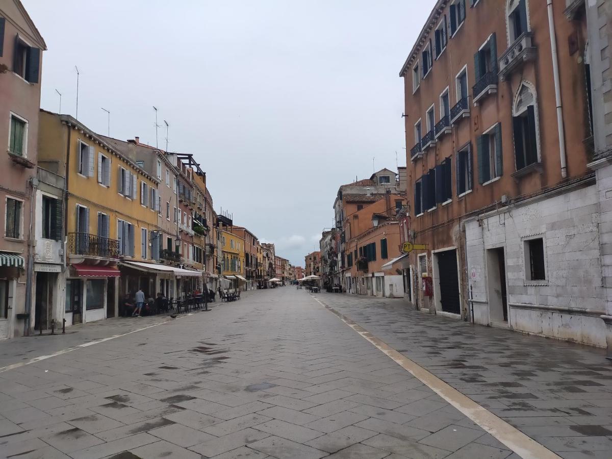 Biennale Near San Marco * Venetië