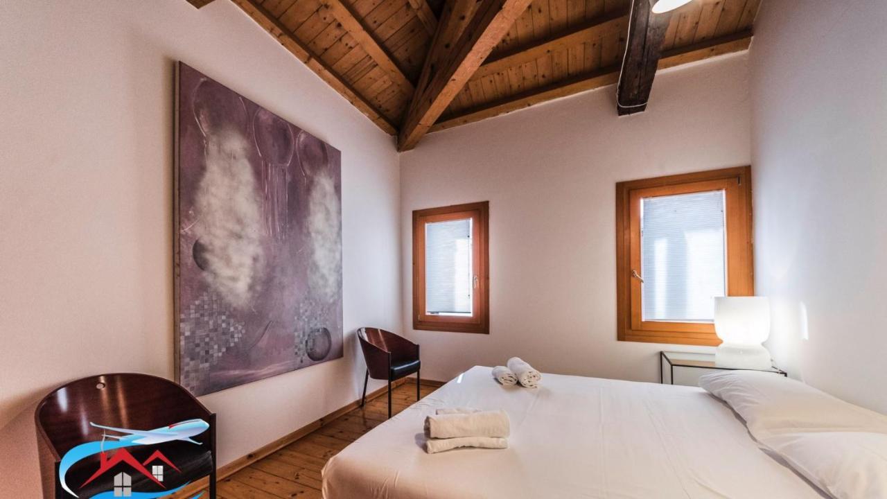 Au Nom De La Rose Apartment