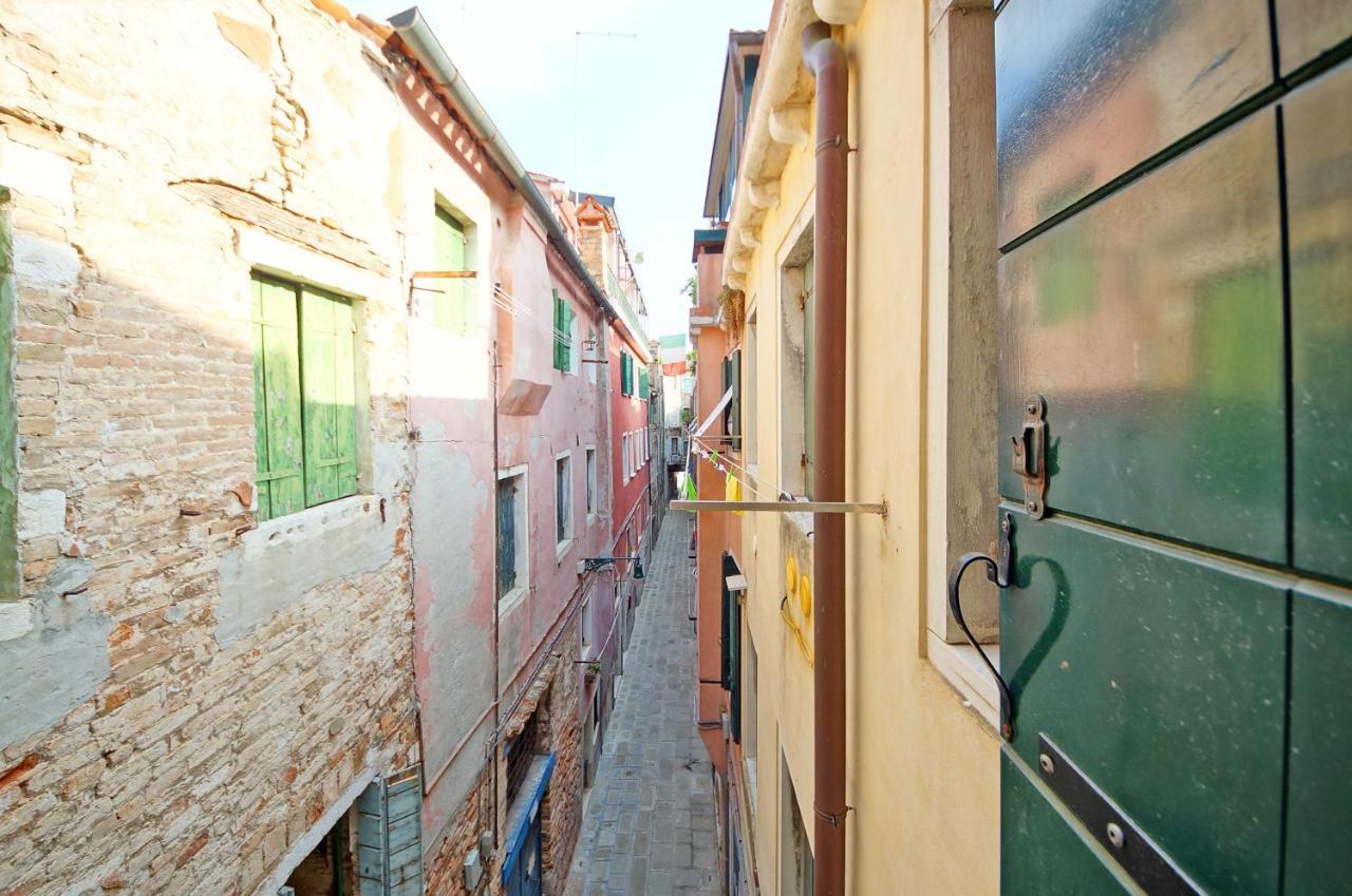 Dolcevita N 465 Biennale Venedig