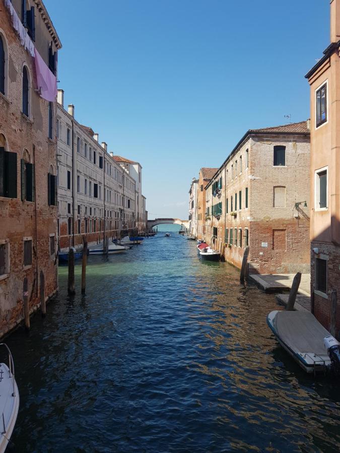The Secret Garden In The Very Heart Of * Venise