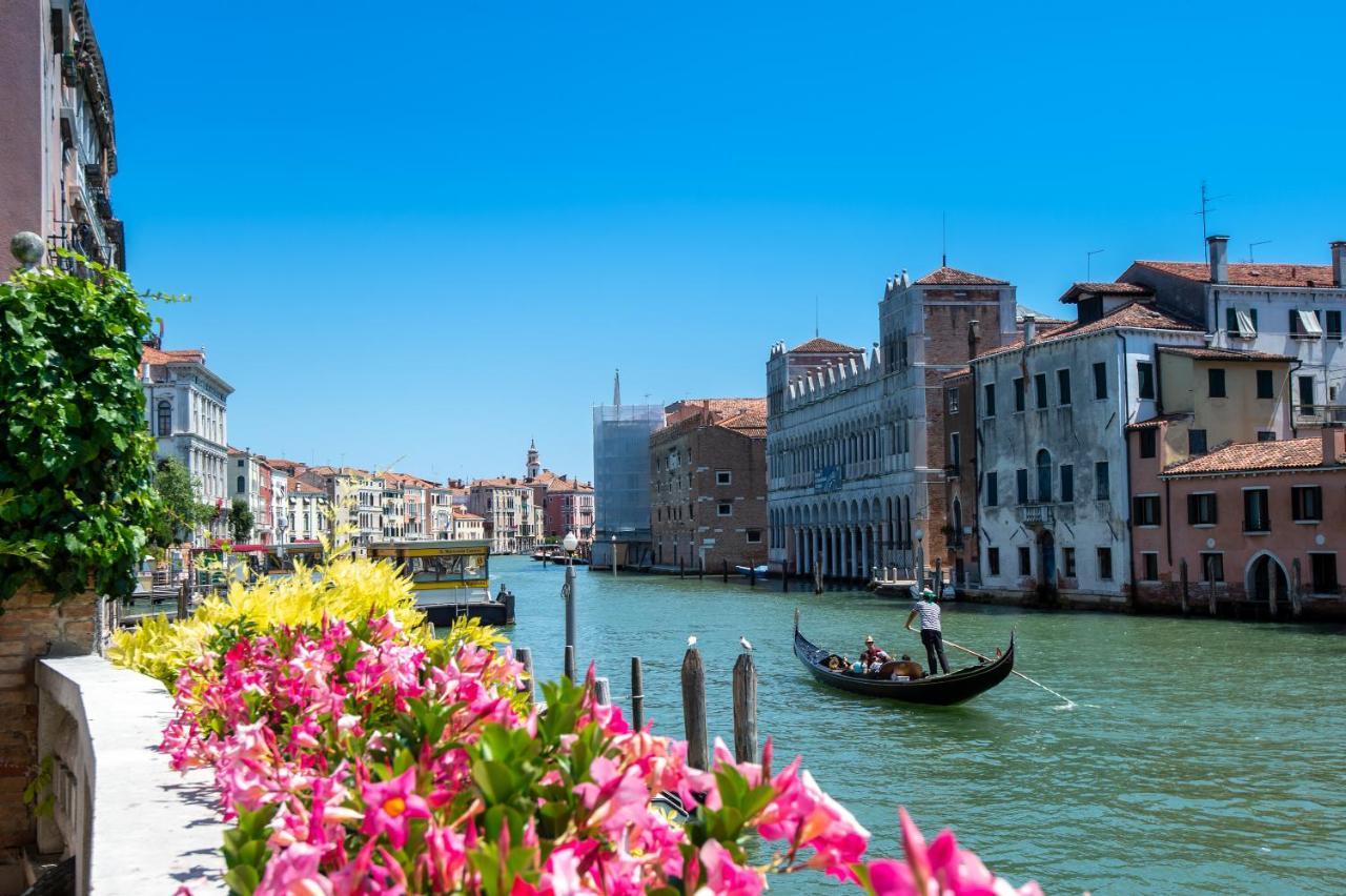 Ca' Dei Cuori On The Grand Canal *