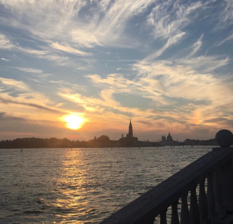 Damiana Venise