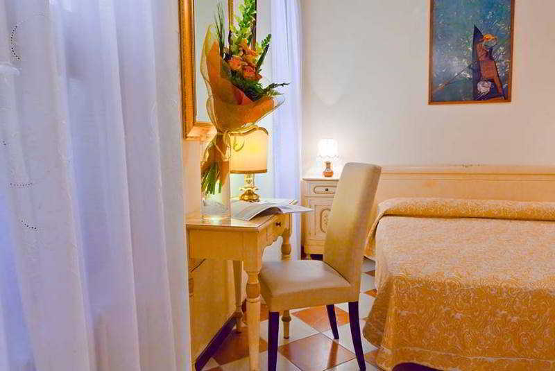 Hotel Henry 2*