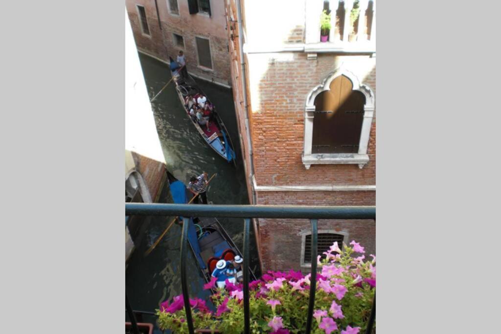 Leoncini With A Wonderful Canal View Apartment