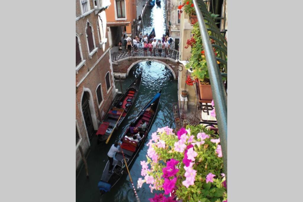 Leoncini With A Wonderful Canal View Apartment