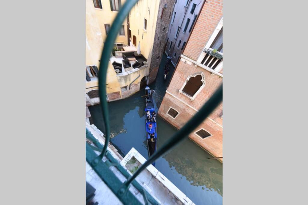 Leoncini With A Wonderful Canal View Venice