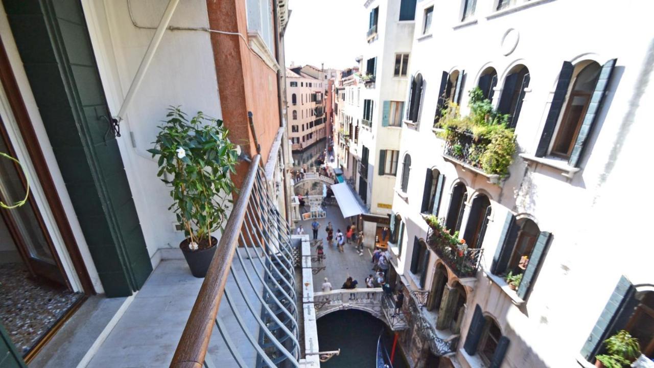 Ai Bareteri Luxury Canal View * Venise