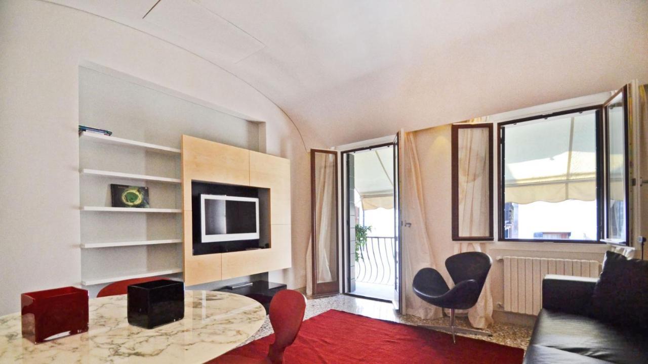 Ai Bareteri Luxury Canal View Appartement *