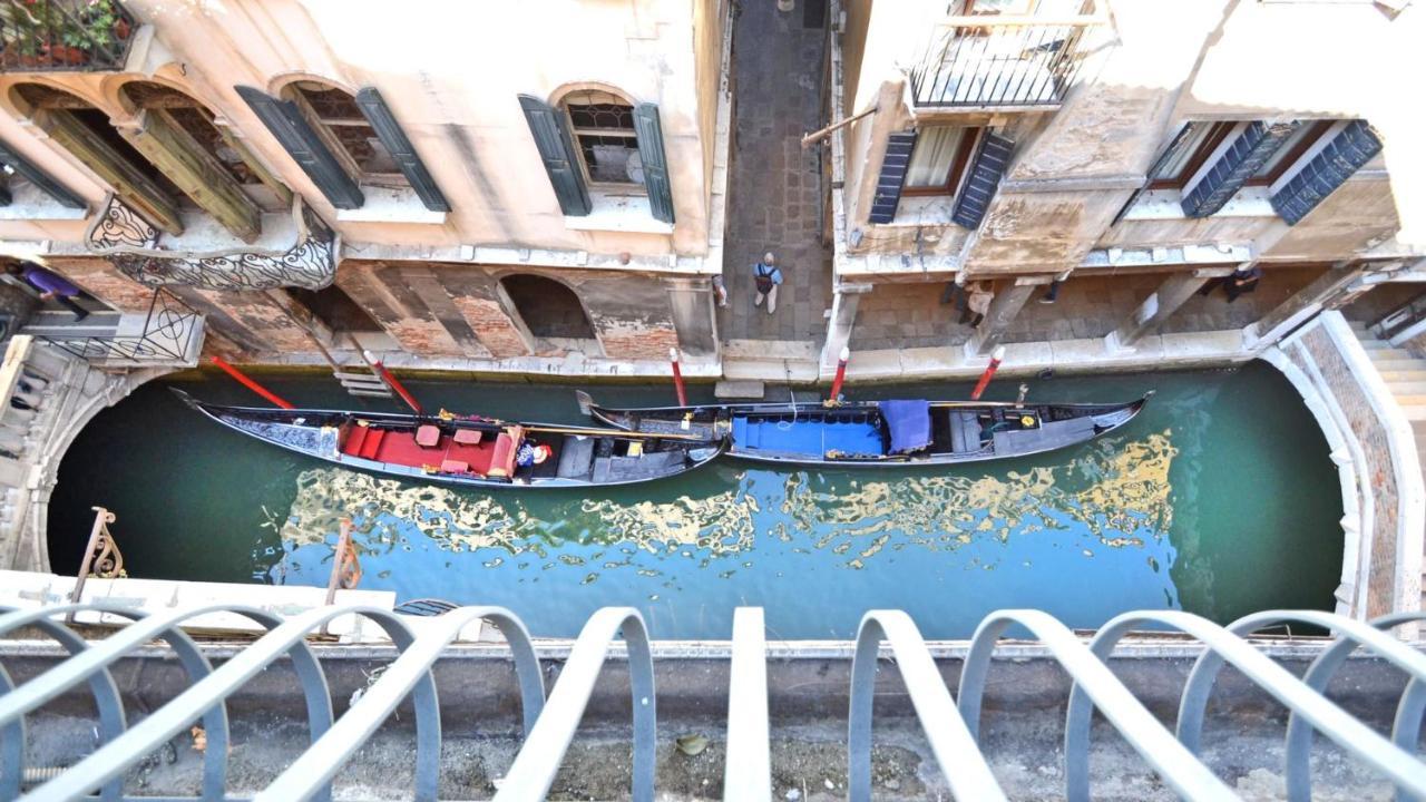 Ai Bareteri Luxury Canal View * Venise