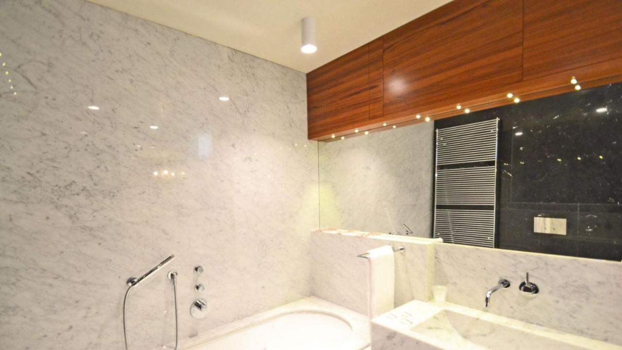 Ai Bareteri Luxury Canal View Appartement *