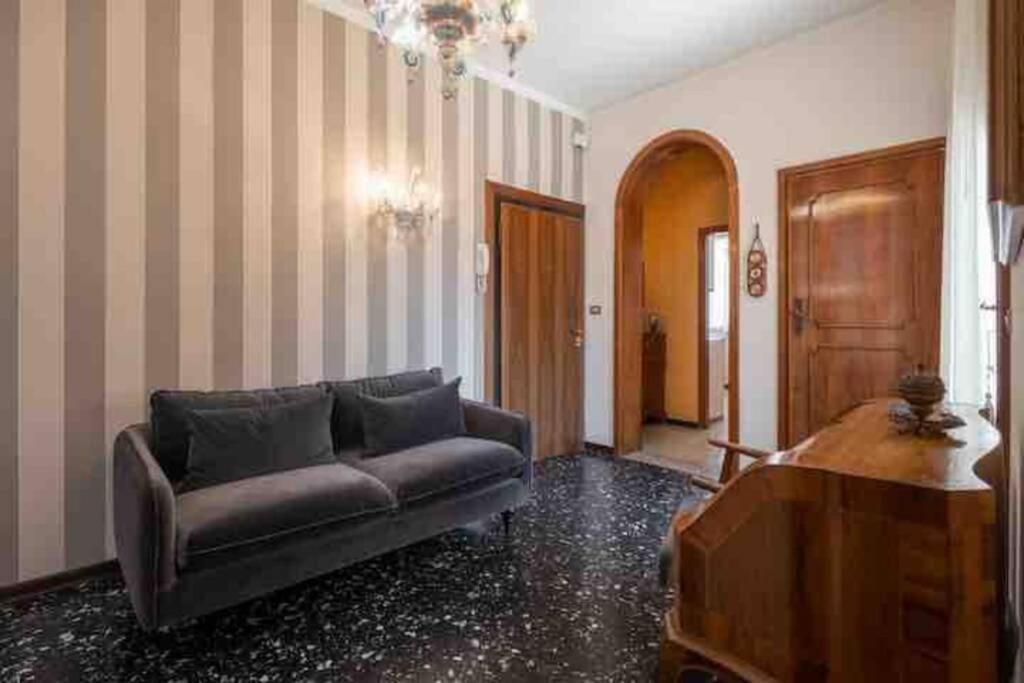 Ca' Pesaro Rooftop Terrace Apartment. Appartement Venetië