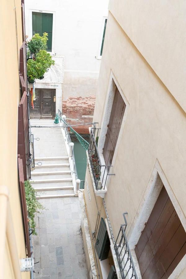 Ca' Pesaro Rooftop Terrace Apartment. * Venise