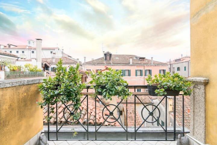 Ca' Pesaro Rooftop Terrace Apartment. *
