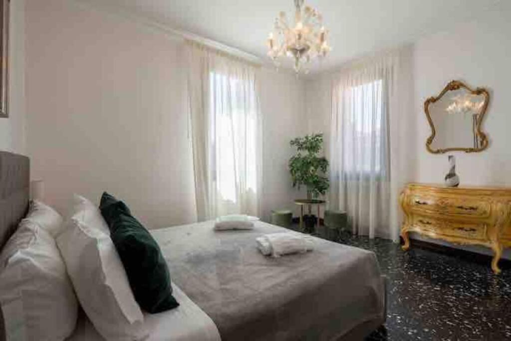 Ca' Pesaro Rooftop Terrace Apartment. Appartement