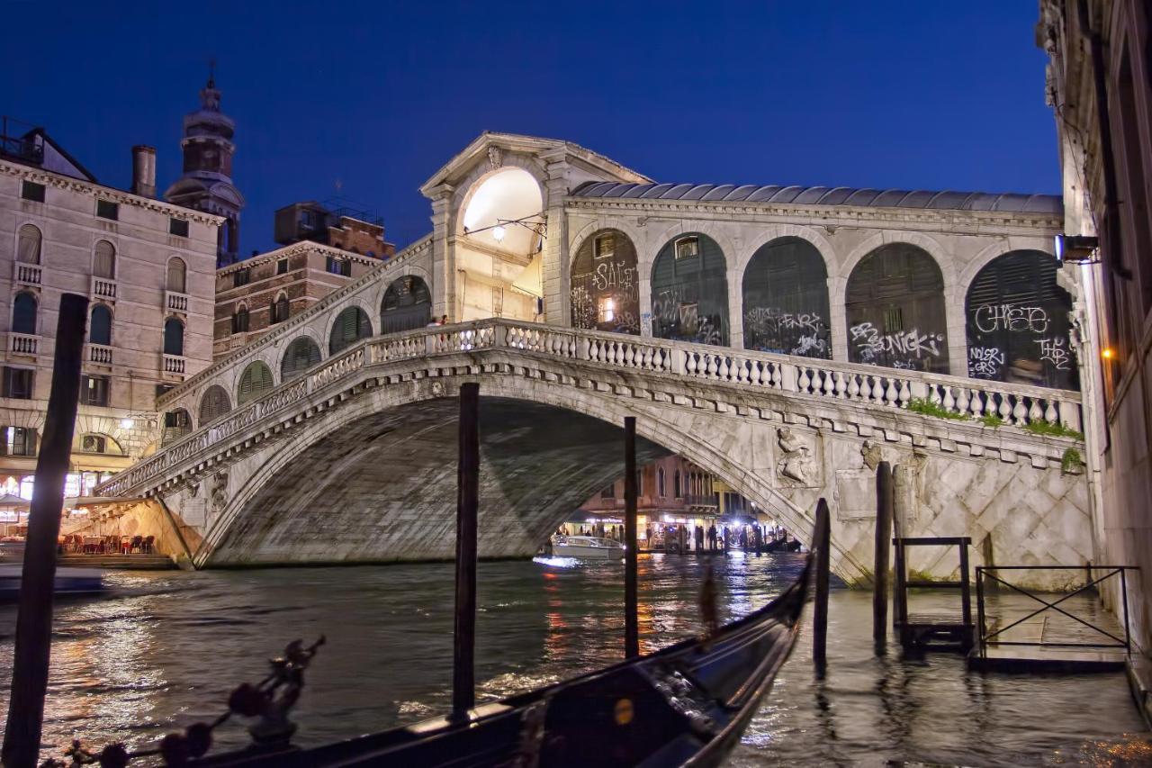 Italiahaus - Ca' Olivo Loft With Canal View In Rialto Venise