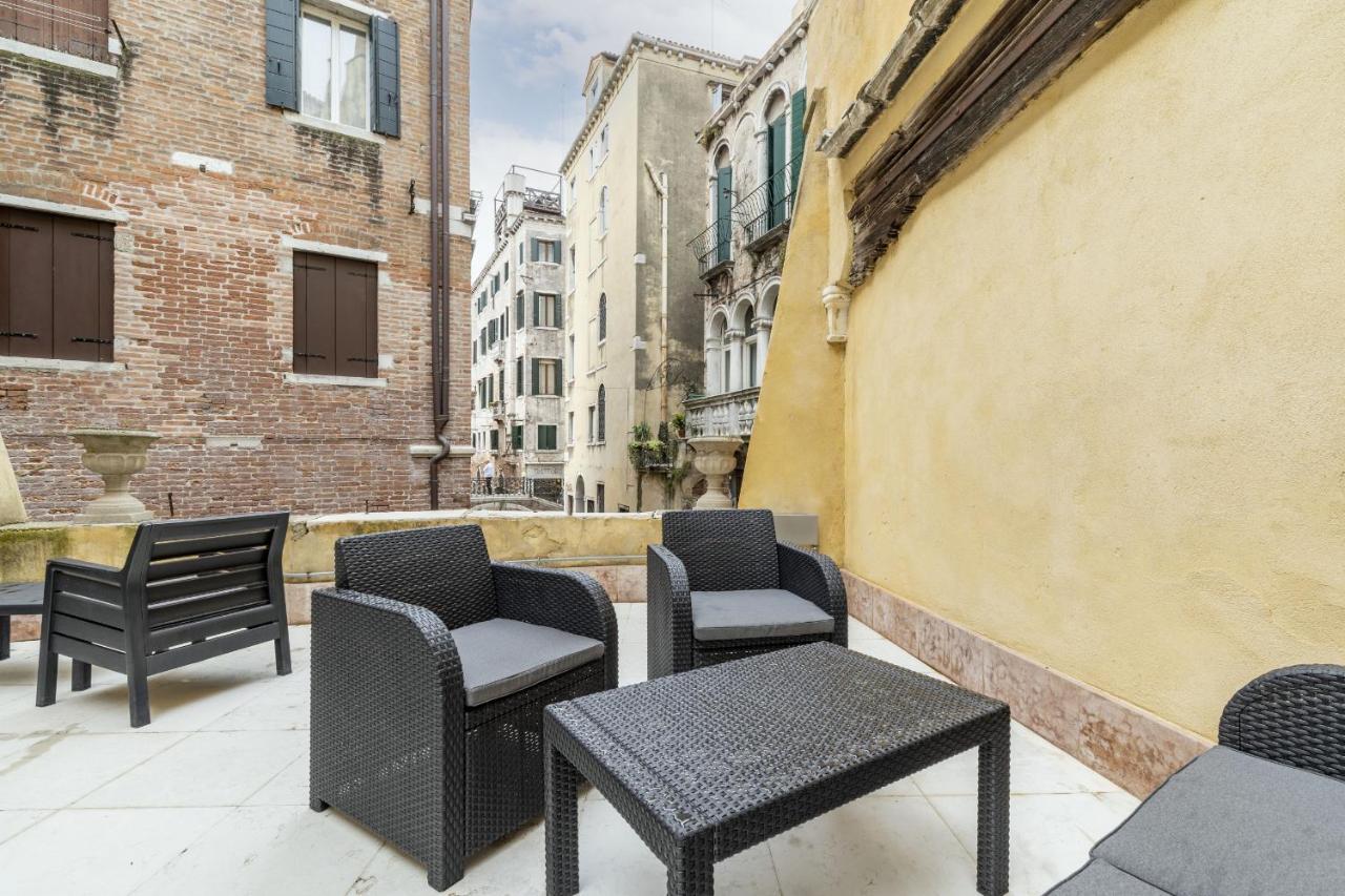 Apartment Gondola Luxury - Campo Santi Filippo E Giacomo By Wonderful Italy