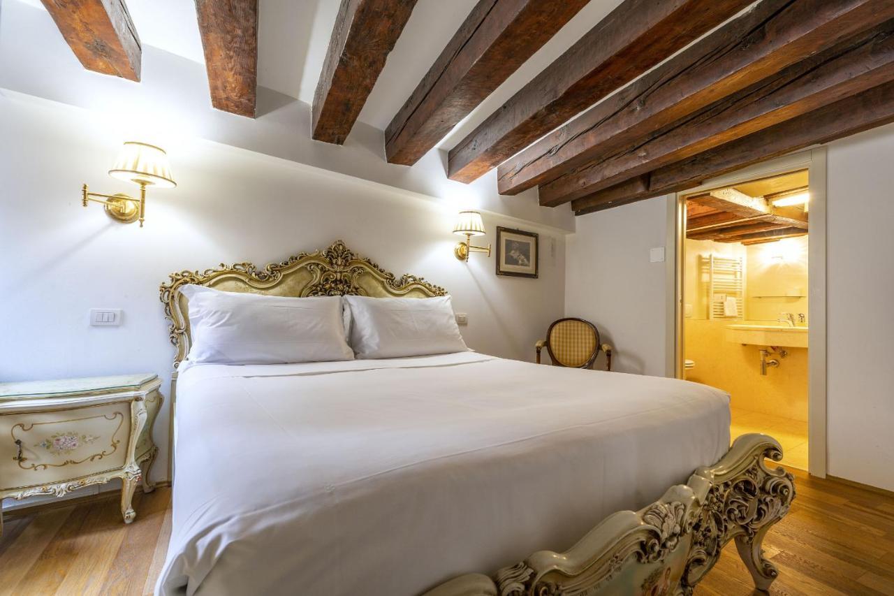 Gondola Luxury - Campo Santi Filippo E Giacomo By Wonderful Italy * Venedig