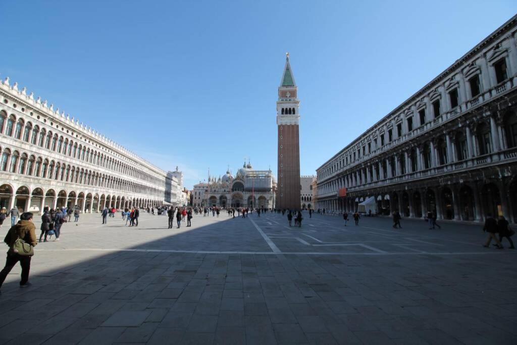 Charming Canal View San Marco Appartement