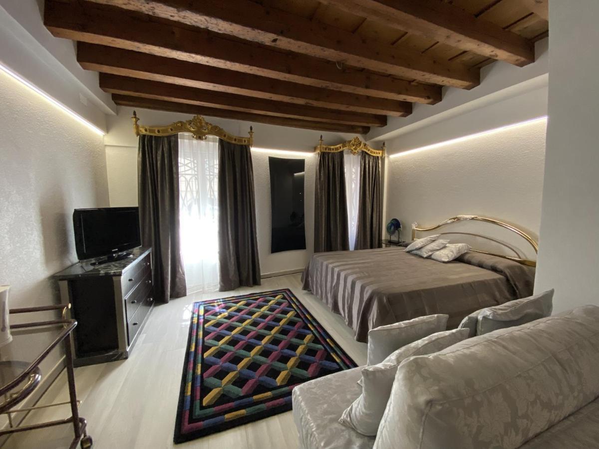 Ln Homes - San Marco Canal View Apartment *