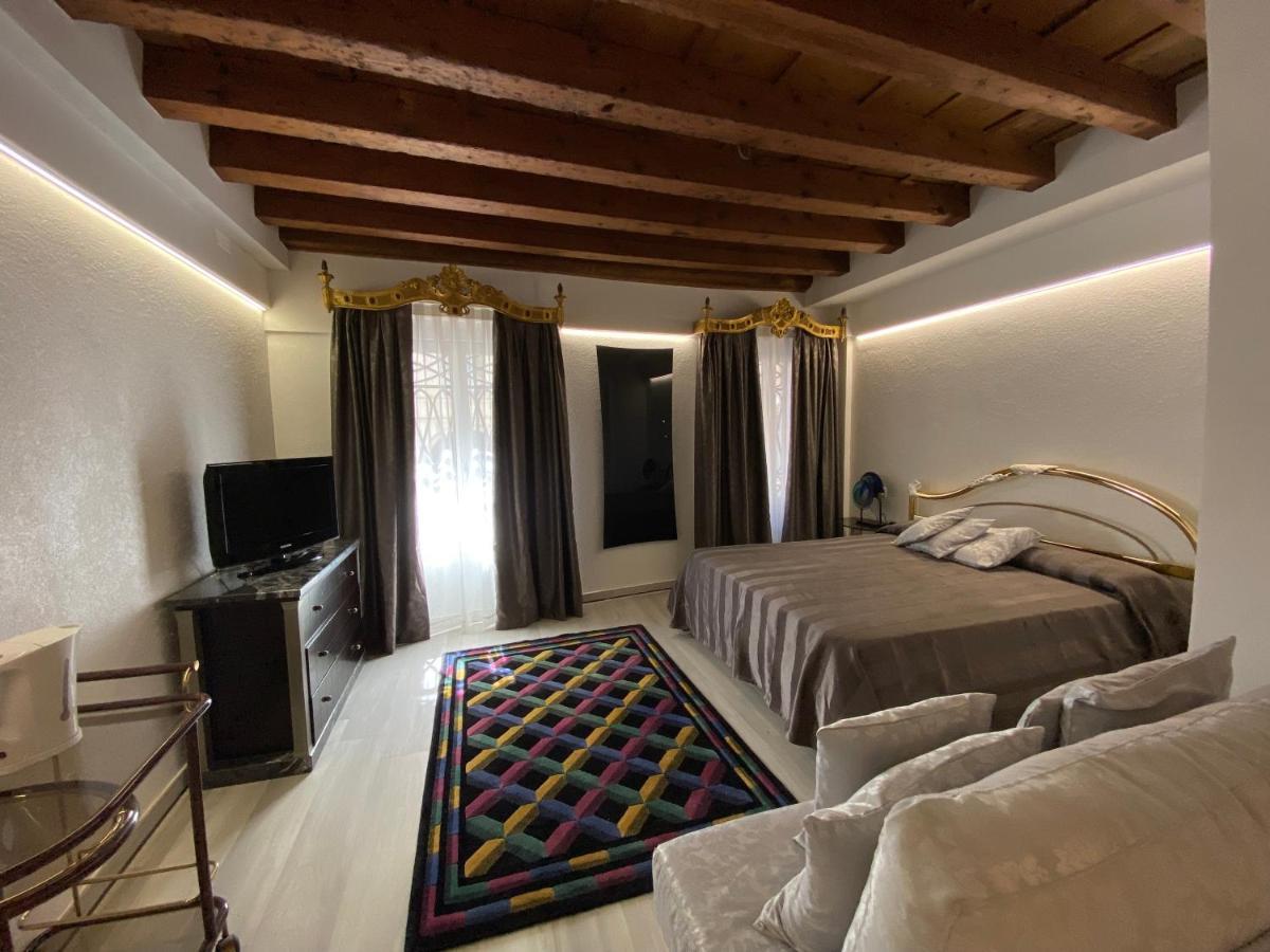 Ln Homes - San Marco Canal View Apartment *