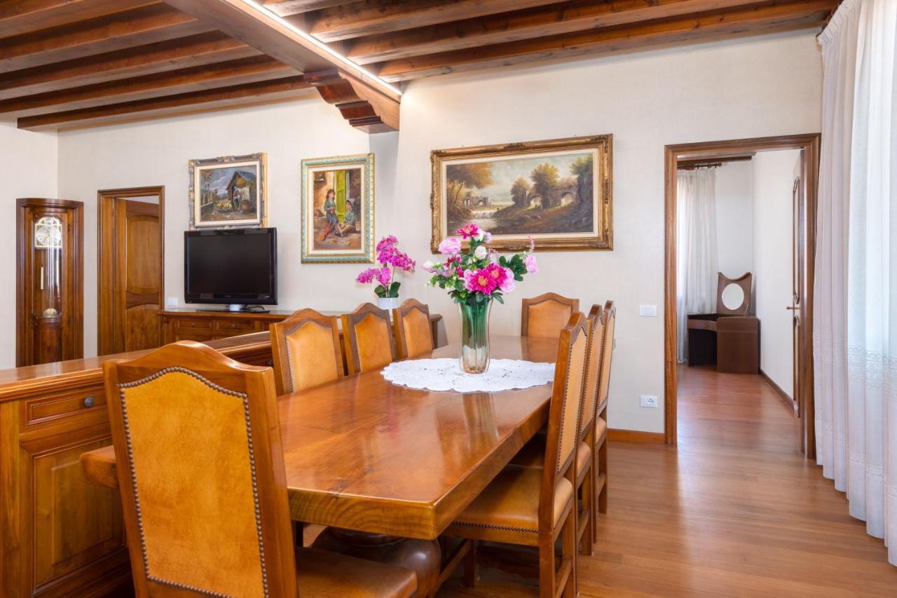 Giulia House *