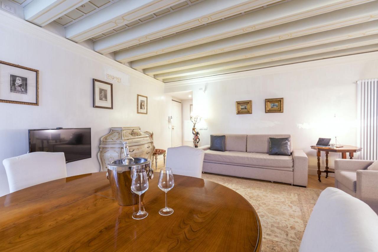 Apartment Gondola Luxury - Campo Santi Filippo E Giacomo By Wonderful Italy *