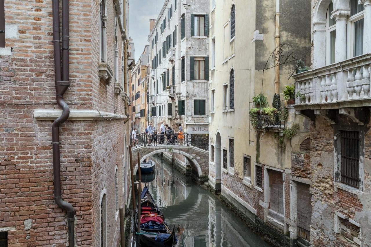 Gondola Luxury - Campo Santi Filippo E Giacomo By Wonderful Italy * Venedig