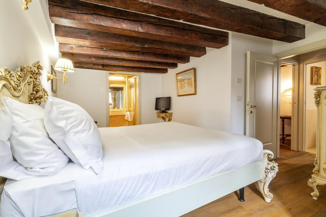 Gondola Luxury - Campo Santi Filippo E Giacomo By Wonderful Italy * Venedig