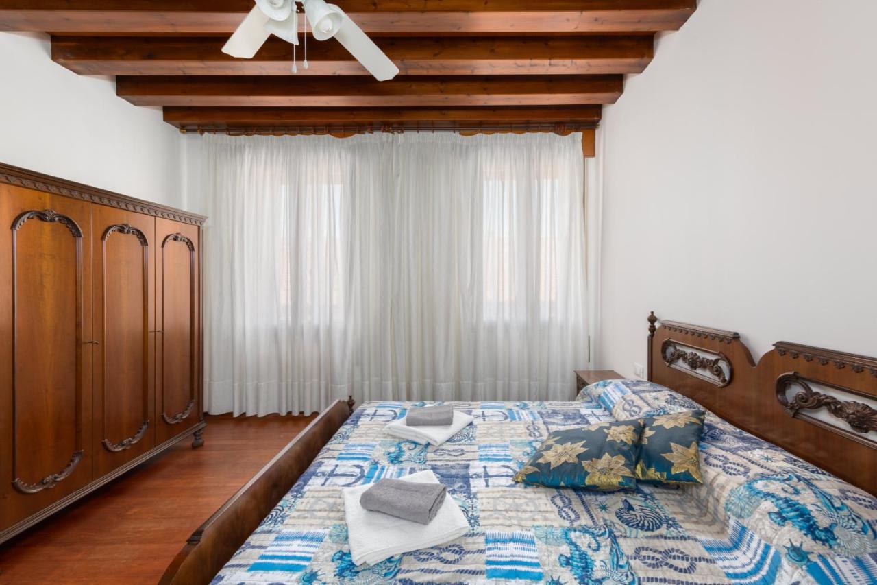 Giulia House *